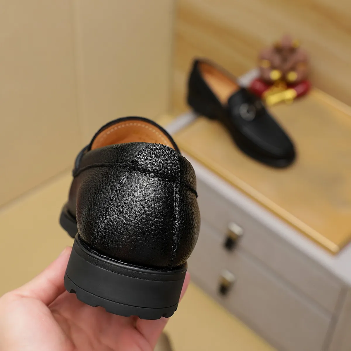 Men's shoes 250 Ferragamo [Ferragamo] top imported suit men's shoes 💯Original copy of the official website, product materials: selected imported embossed calfskin + luxury hardware buckle accessories ~ imported water-dyed cow 🐂 leather lining. Strong three-dimensional visual effect, original combination outsole, multiple colors available😘 Size: 39-44 (38.45.46. Customized)
